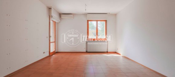 4 bedrooms Apartment in Imola, Italy No. 330616 3