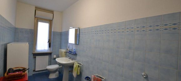 Квартира с 2 комнатами в Биелла, Италия № 38182 11