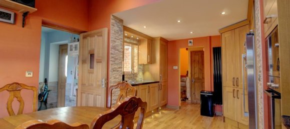 3 bedrooms House in Gravesend, United Kingdom No. 10732 5