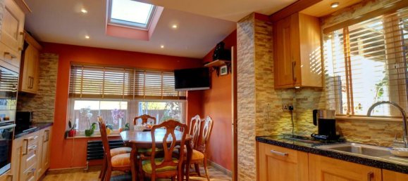 3 bedrooms House in Gravesend, United Kingdom No. 10732 6