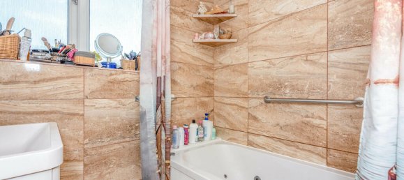 3 bedrooms House in Gravesend, United Kingdom No. 10732 23