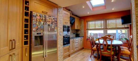 3 bedrooms House in Gravesend, United Kingdom No. 10732 7