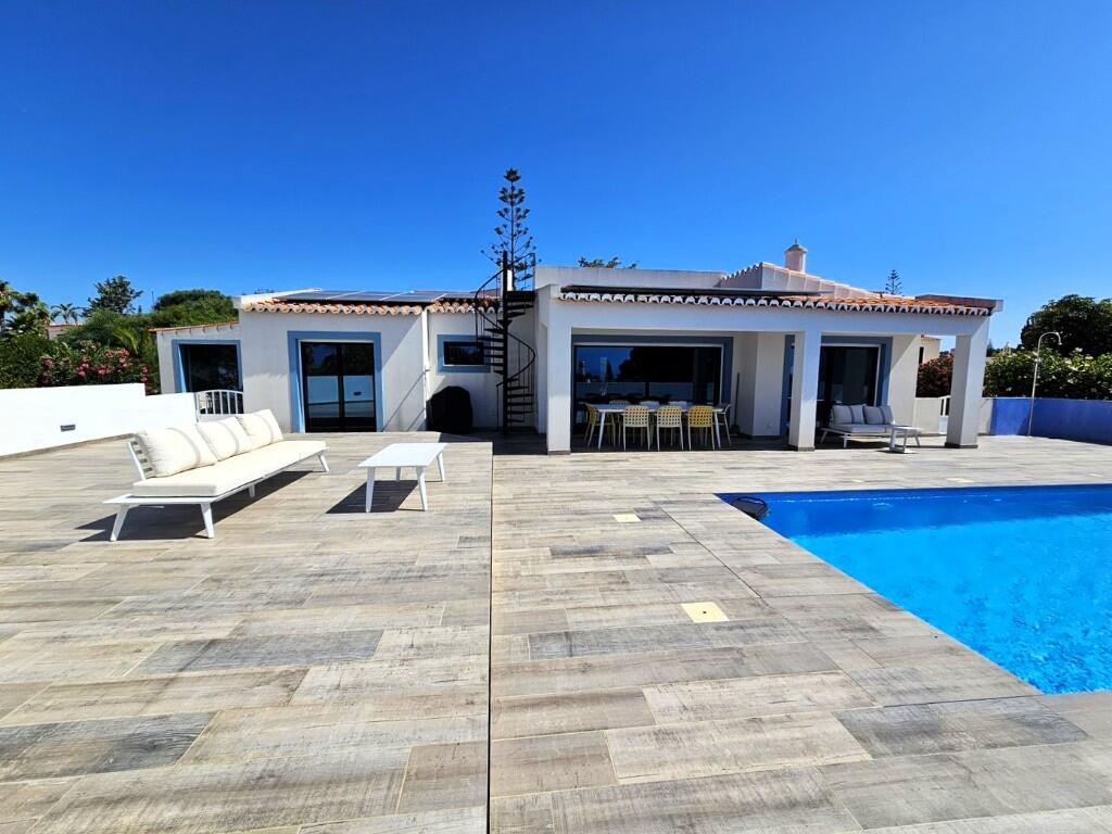 4 bedrooms Villa in Lagoa, Portugal No. 224772