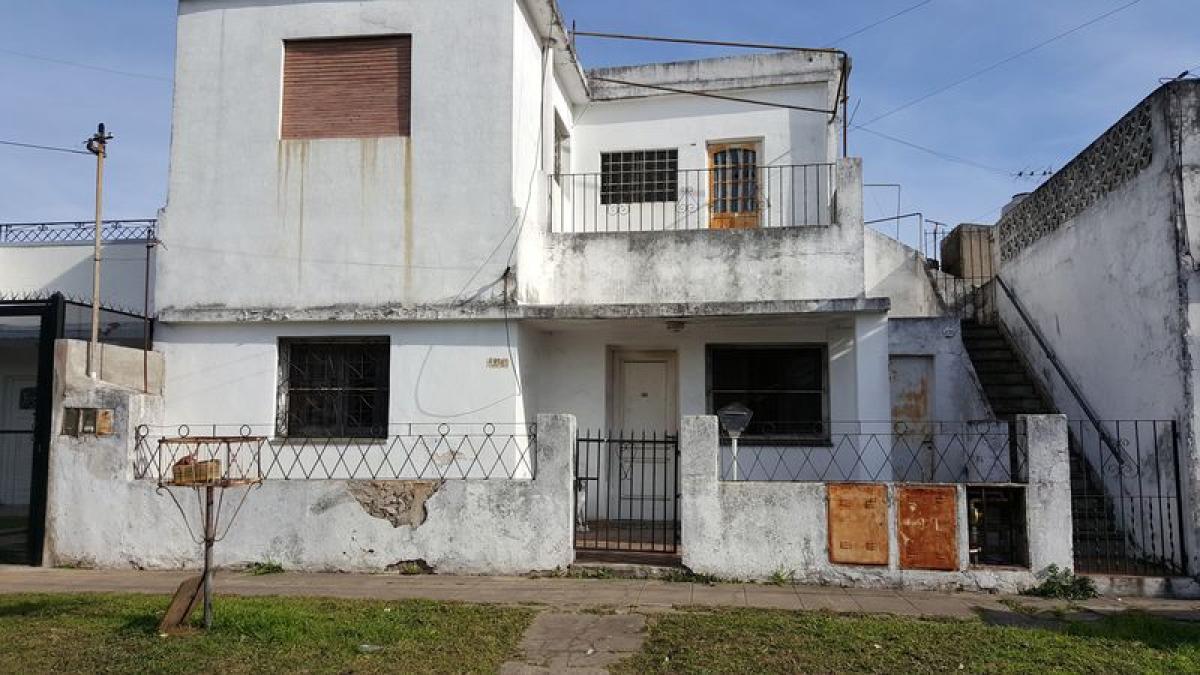 2 bedrooms House in Moron, Argentina No. 66813