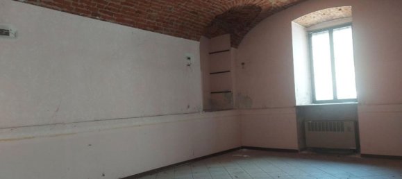100m² Commercial property in Chivasso, Italy No. 381701 5
