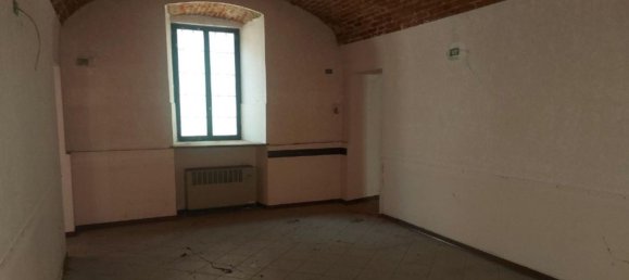 100m² Commercial property in Chivasso, Italy No. 381701 2