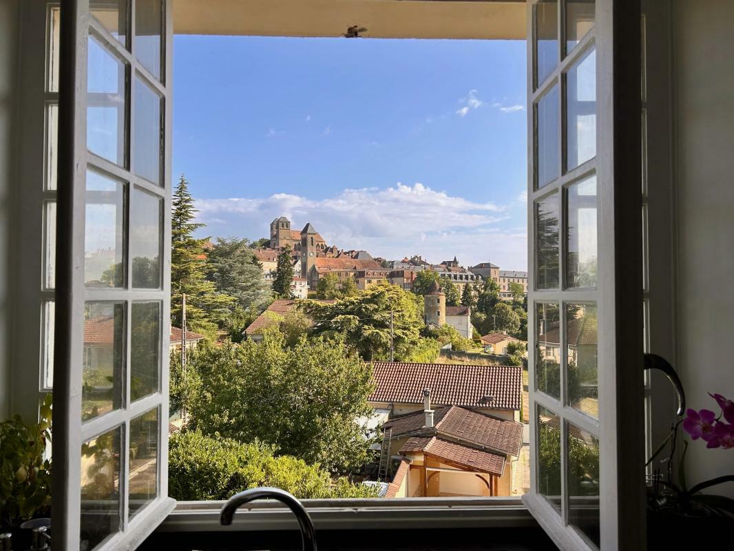 Casa de 5 dormitorios en Gourdon, France No. 292367