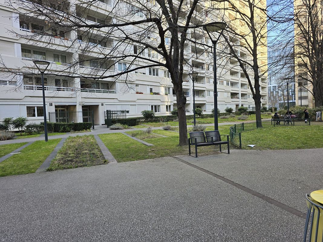 3 chambres Appartement à Courbevoie, France No. 128475