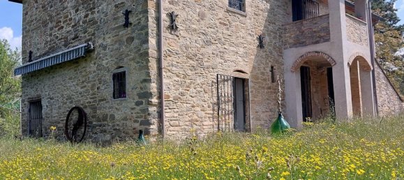 7 bedrooms House in Montone, Italy No. 582 4