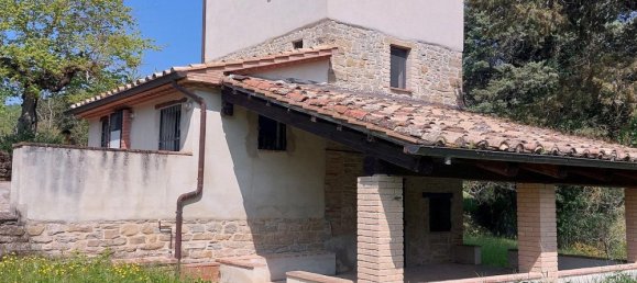 7 bedrooms House in Montone, Italy No. 582 3