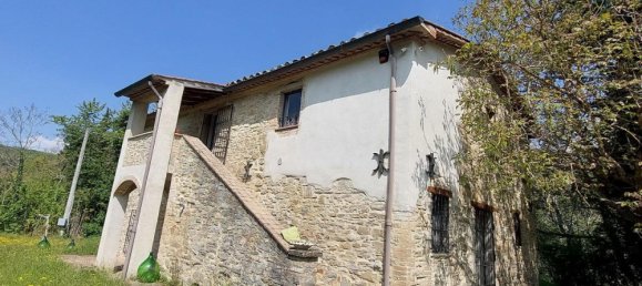 7 bedrooms House in Montone, Italy No. 582 2