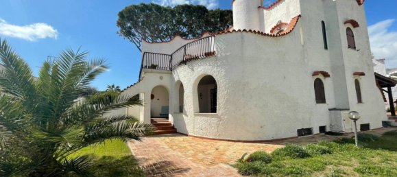 5 bedrooms Villa in Terracina, Italy No. 53517 2