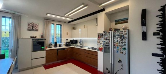 Villa de 4 divisões em Modena, Italy N.º 152491 7