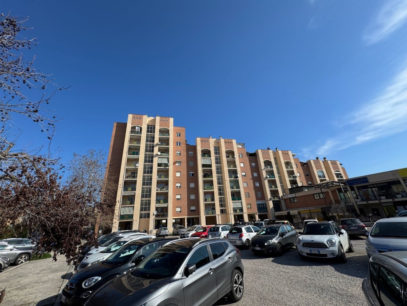 2-salle Appartement à Latina, Italy No. 213177