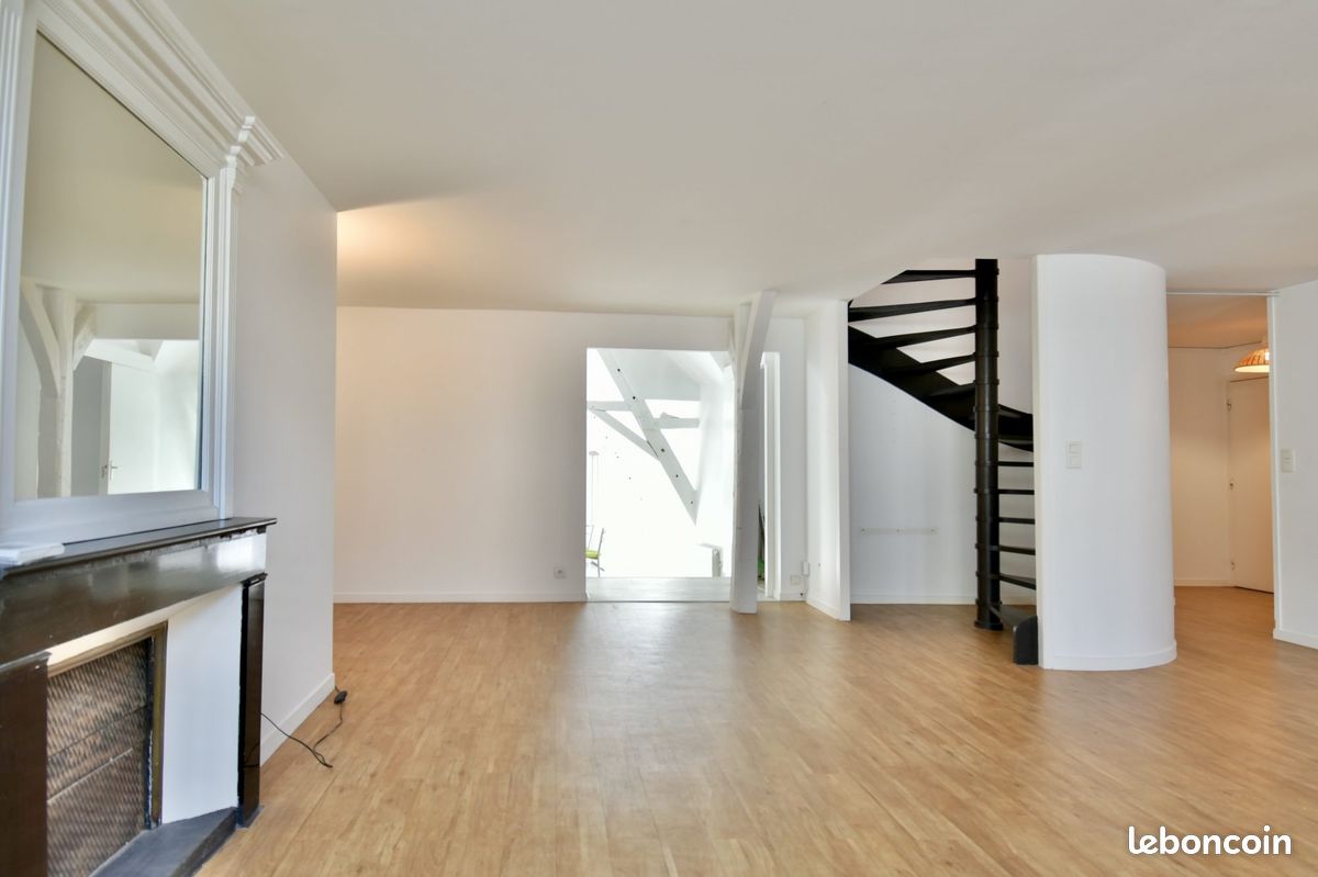 3 bedrooms Duplex in Vannes, France No. 206438