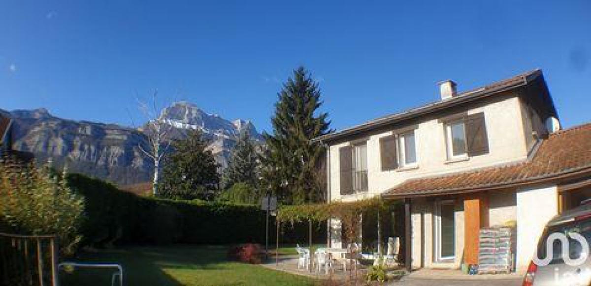 4 bedrooms House in Crolles, France No. 28159