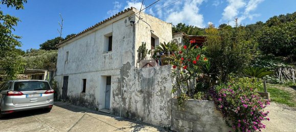 Casa de 4 habitaciónes en Longobardi, Italy No. 22196 24
