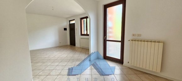 4-salle Appartement à Montello, Italy No. 316105 5