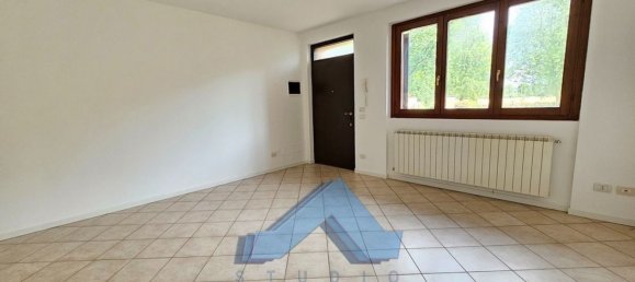 4-salle Appartement à Montello, Italy No. 316105 3