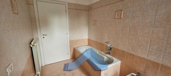 4-salle Appartement à Montello, Italy No. 316105 15