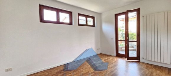 4-salle Appartement à Montello, Italy No. 316105 9