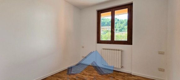 4-salle Appartement à Montello, Italy No. 316105 11