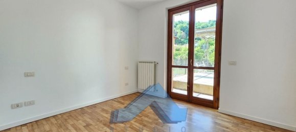 4-salle Appartement à Montello, Italy No. 316105 7