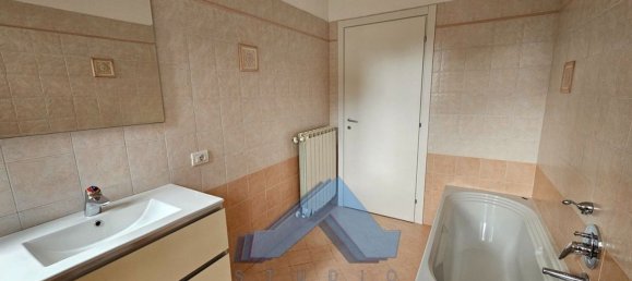 4-salle Appartement à Montello, Italy No. 316105 14
