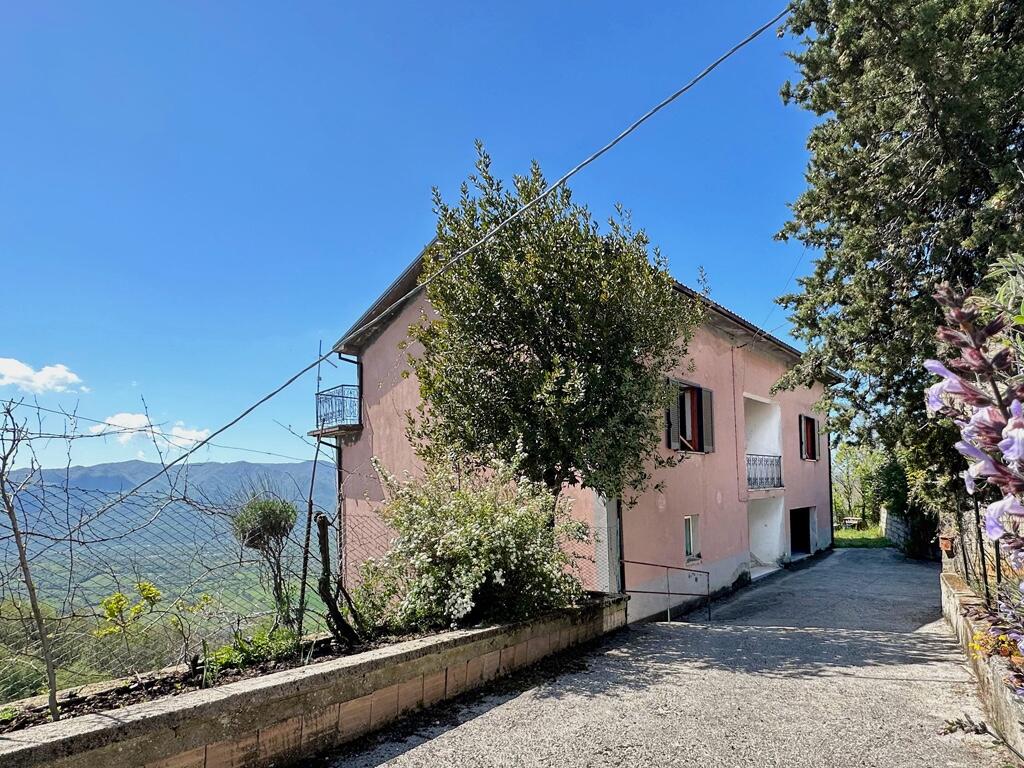 4 bedrooms Castles in Alvito, Italy No. 55564