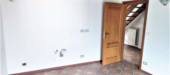 Дом с 3 комнатами в Квинчинетто, Италия № 207221 8