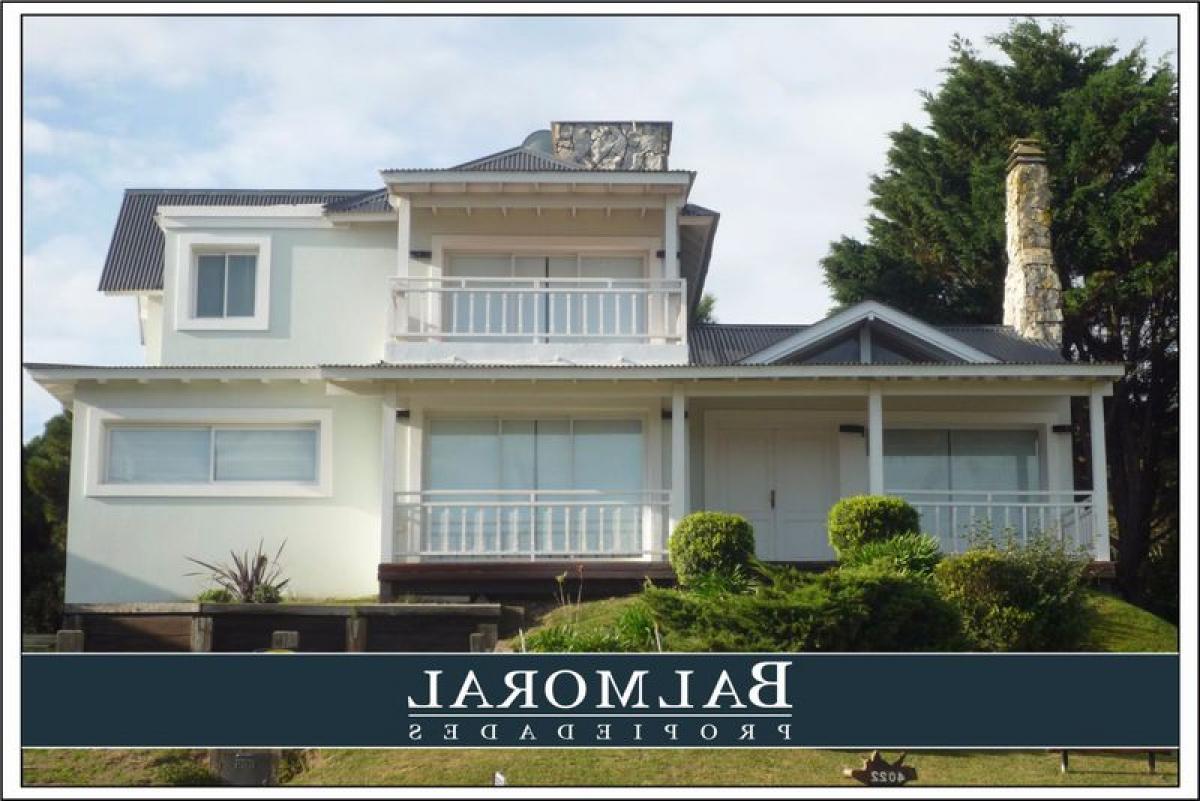 3 bedrooms House in Mar del Plata, Argentina No. 90366