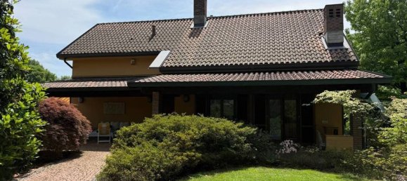 9 غرف نوم فيلا في Merone, Italy رقم 329083 5