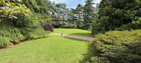 9 غرف نوم فيلا في Merone, Italy رقم 329083 37