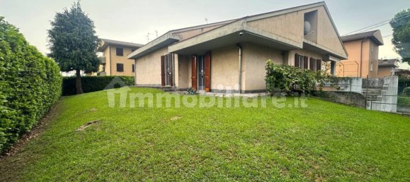 4 bedrooms Villa in Dalmine, Italy No. 259888 2