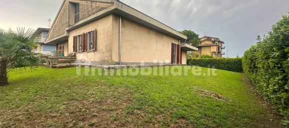 4 bedrooms Villa in Dalmine, Italy No. 259888 3