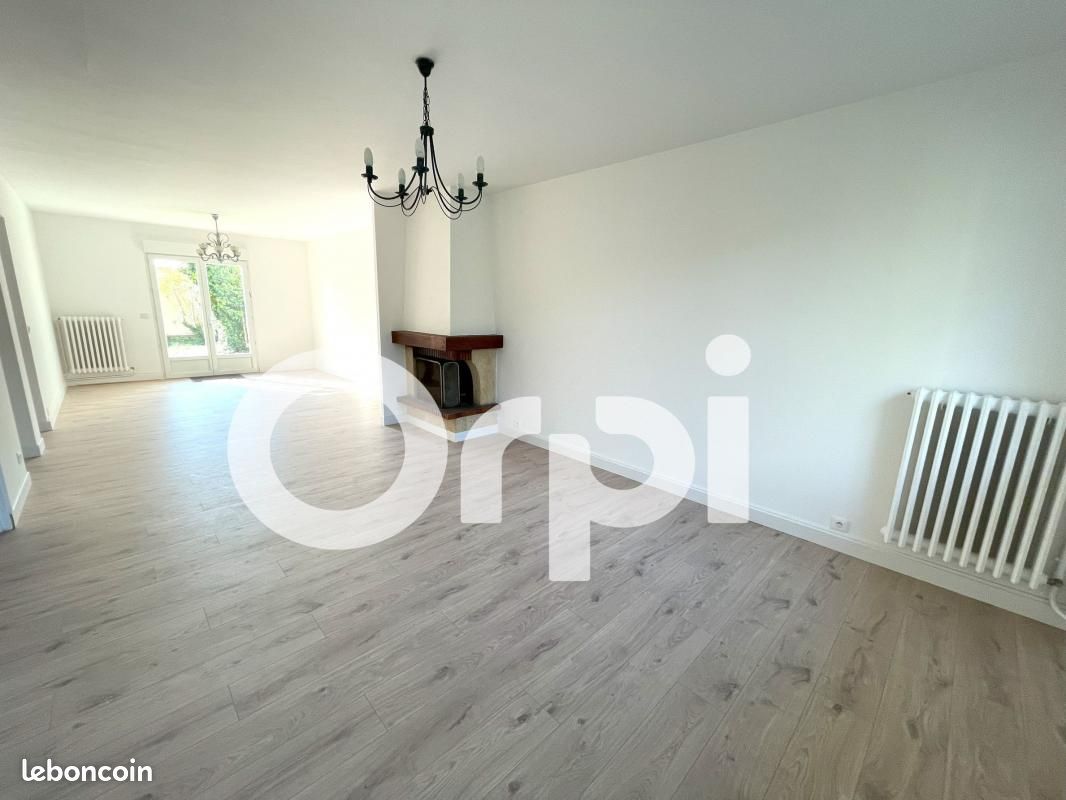 Casa de 5 dormitorios en Antony, France No. 149296