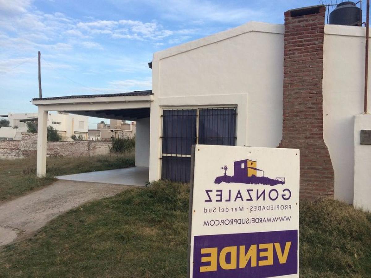 4 bedrooms House in Mar del Plata, Argentina No. 83123