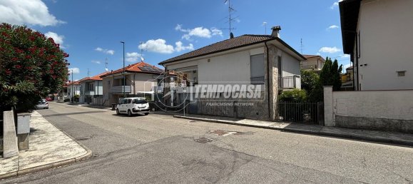 100m² Commercial property in Casale Monferrato, Italy No. 271704 9
