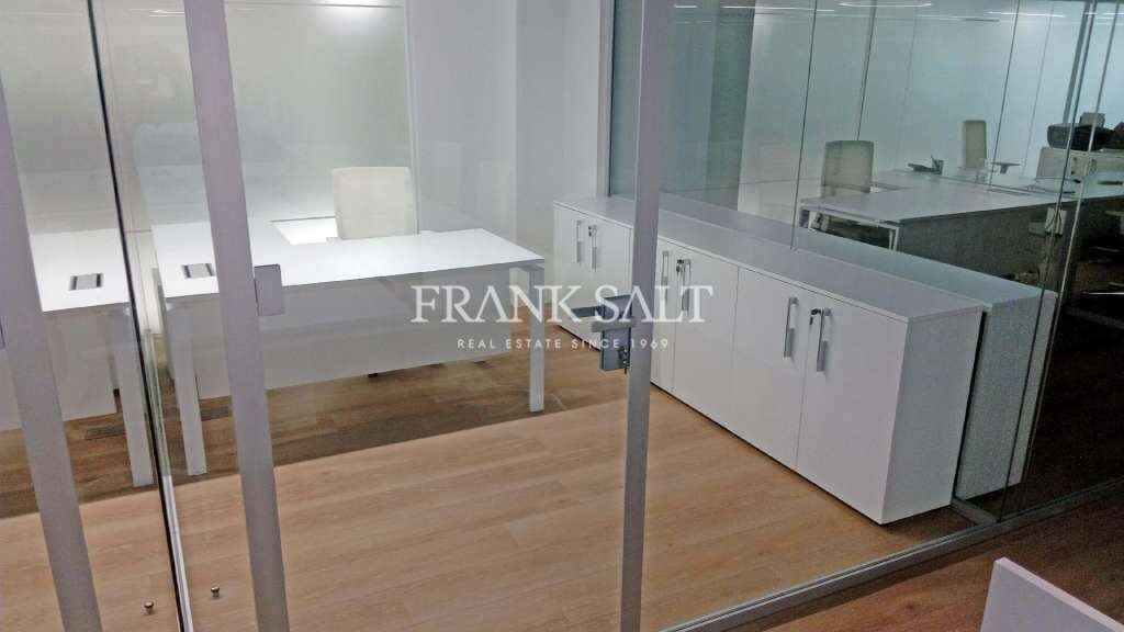  مكتب في Santa Venera, Malta 200متر مربع رقم 12153