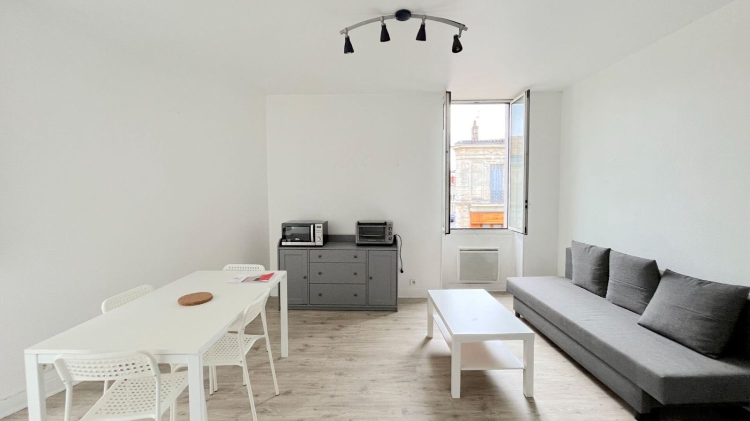 1 bedroom Apartment in Bordeaux, France No. 103042