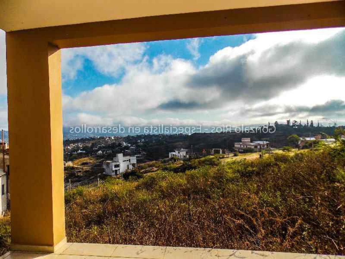 3 bedrooms House in Cordoba, Argentina No. 20604