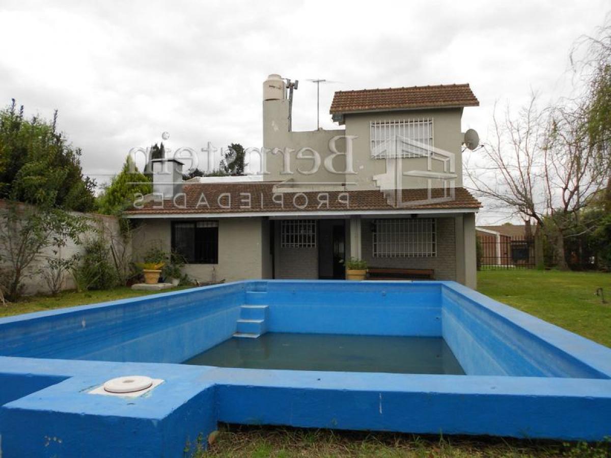 127m² Farm in Moreno, Argentina No. 37611