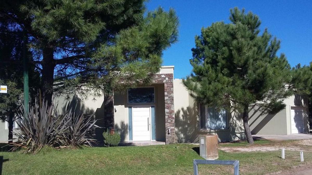 Дом с 4 спальнями в Мар-дель-Плата, Аргентина № 88368