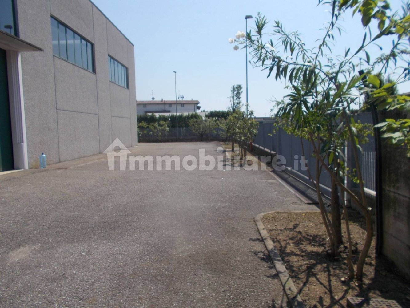 2-salle Entrepôt à Canonica d'Adda, Italy No. 309416