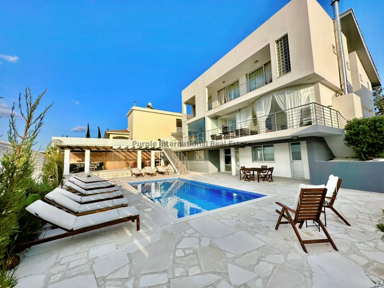 5 bedrooms Villa in Aradippou, Cyprus No. 5199