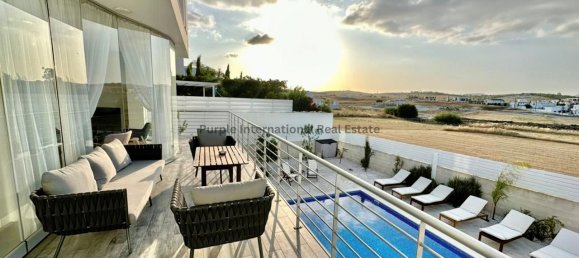 5 bedrooms Villa in Aradippou, Cyprus No. 5199 3