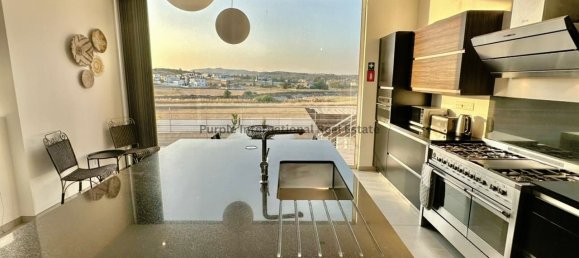 5 bedrooms Villa in Aradippou, Cyprus No. 5199 6