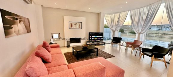 5 bedrooms Villa in Aradippou, Cyprus No. 5199 4