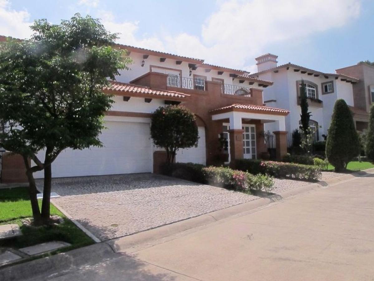 Casa de 3 dormitorios en Lerma, Mexico No. 223129