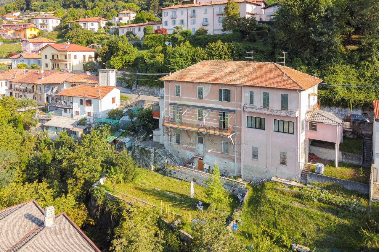 1156m² Building in Tavernerio, Italy No. 167735